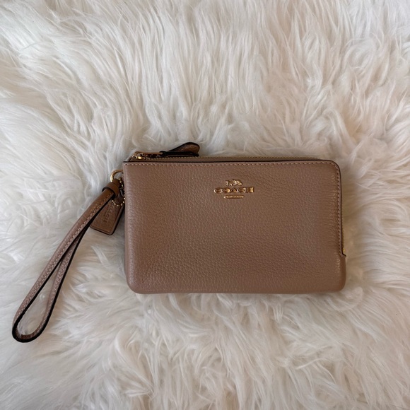 Coach Handbags - Coach Double Corner Zip Wristlet Beige Pebble Leather Wallet Clutch